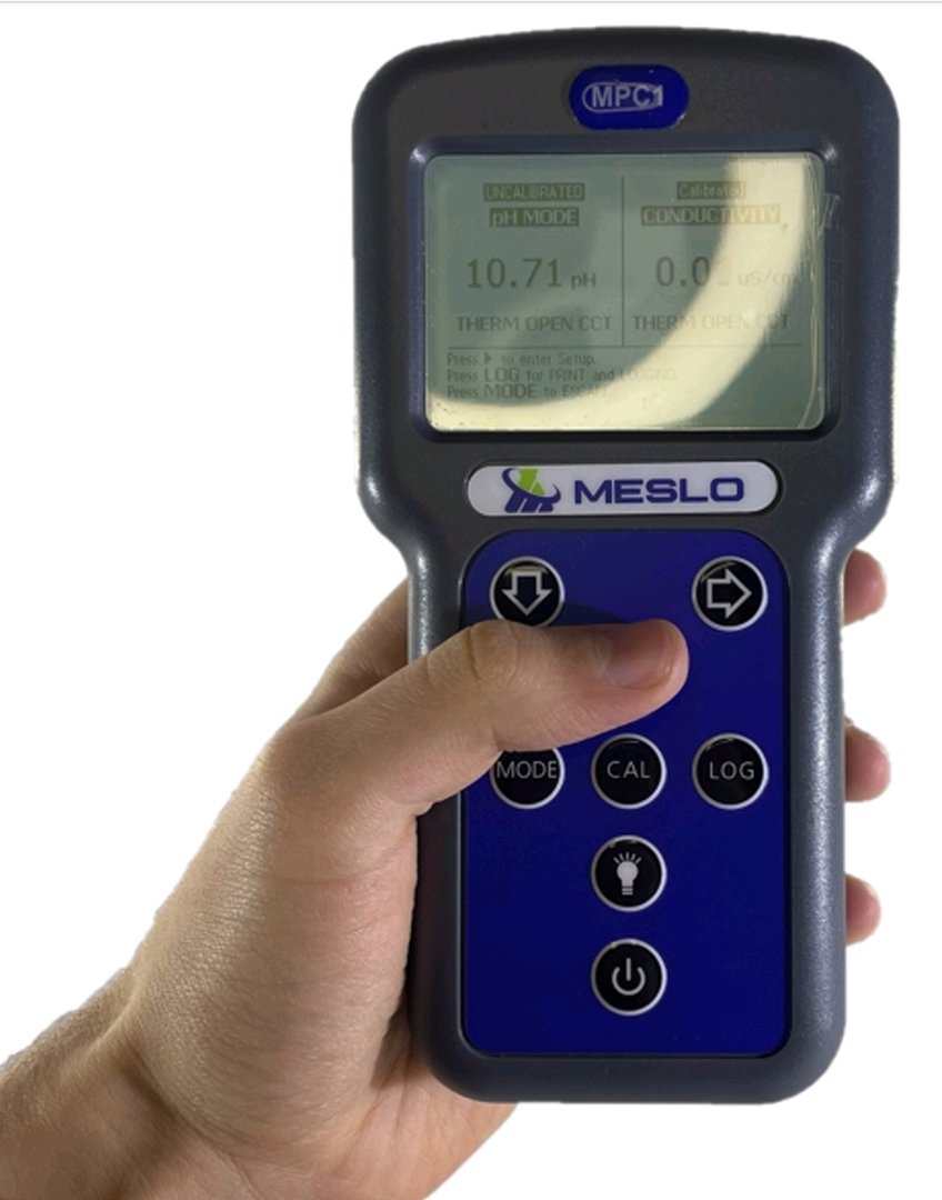 MESLO Portable pH Meter PH range -2 to 16 +/- 1999.9 mV. 1 ,2 or 3 Point Calibration. Tough, Splash-proof and practical