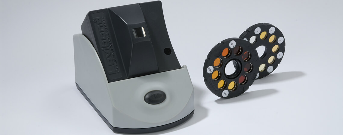 Lovibond Comparator 2000+ with Daylight 2000 Lighting Unit, Gardner discs (4/30 AS, 1 - 9; 4/30 BS, 10 - 18), 2 x W680/OG/10 mm fused cells